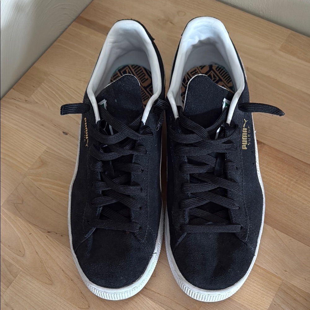 Puma Black and White Athletic Shoes with Striking Contrast